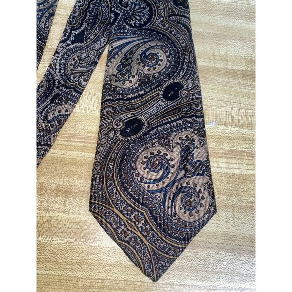 Liberty Of London Brown 100% Silk Made In USA Necktie Tie Vintage 58